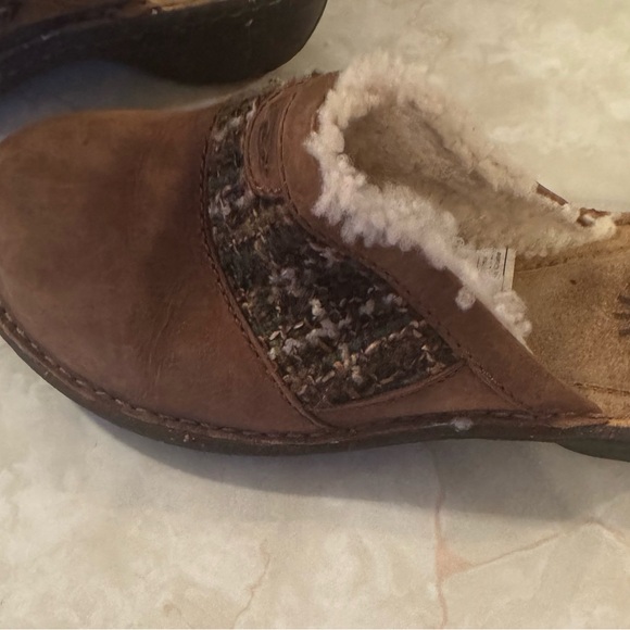 UGG Australia Leather Mules w/ Wool details and Genuine Sheepskin lining! EUC - Picture 9 of 10
